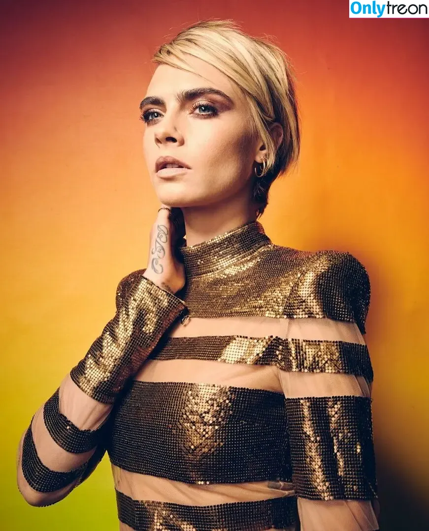 Cara Delevingne nude photo #1089 (caradelevingne)
