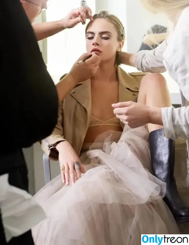 Cara Delevingne nude photo #1132 (caradelevingne)