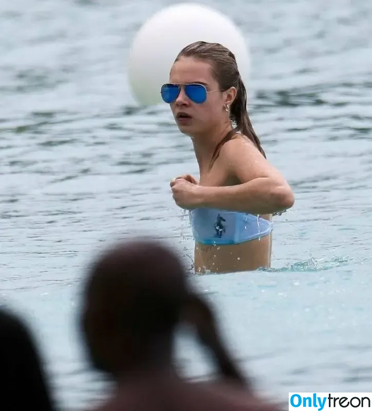Cara Delevingne nude photo #1136 (caradelevingne)