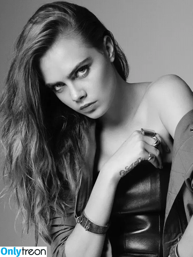 Cara Delevingne nude photo #1164 (caradelevingne)