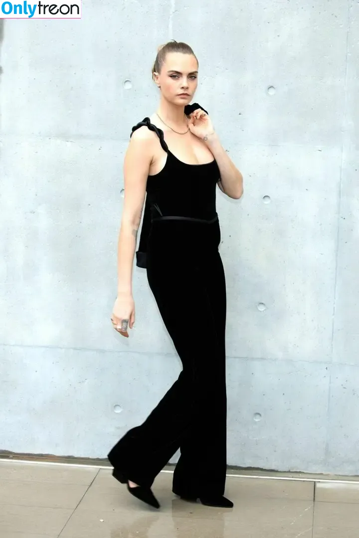 Cara Delevingne nude photo #1215 (caradelevingne)