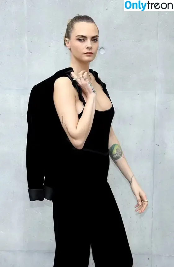 Cara Delevingne nude photo #1225 (caradelevingne)