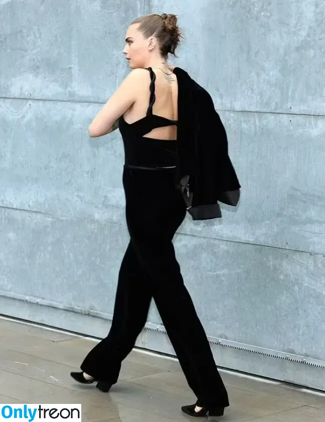 Cara Delevingne nude photo #1226 (caradelevingne)
