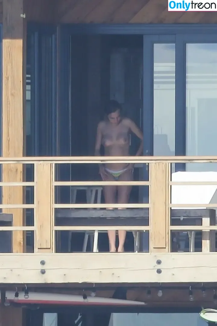 Cara Delevingne nude photo #1251 (caradelevingne)