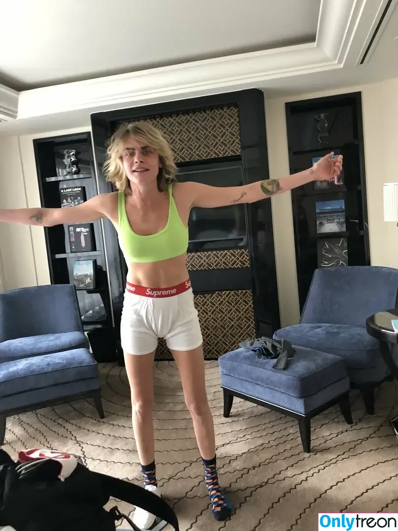 Cara Delevingne nude photo #1467 (caradelevingne)