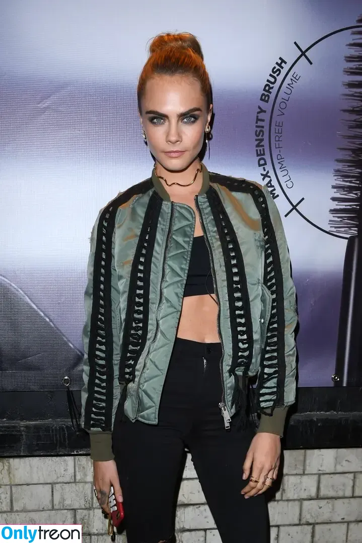Cara Delevingne nude photo #1469 (caradelevingne)