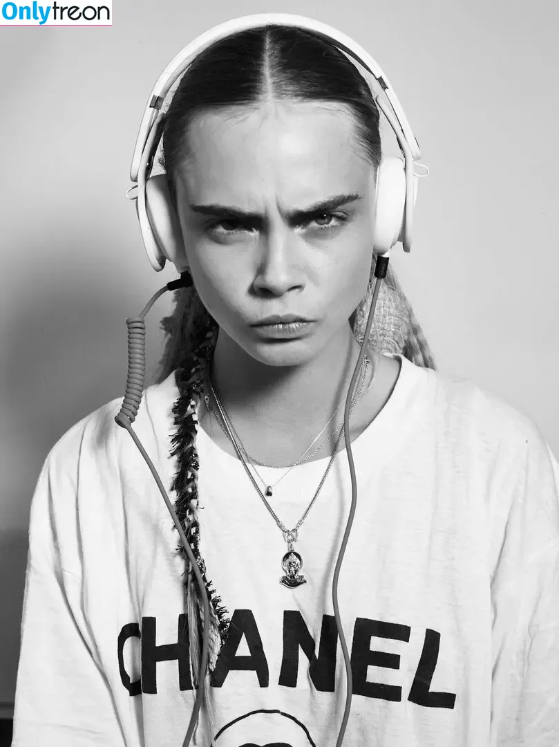 Cara Delevingne nude photo #1470 (caradelevingne)
