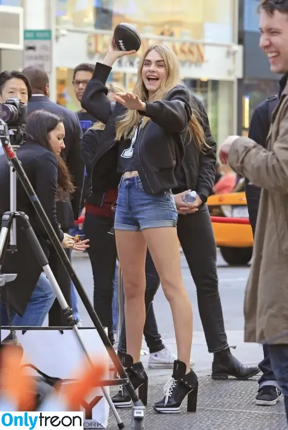 Cara Delevingne nude photo #1484 (caradelevingne)
