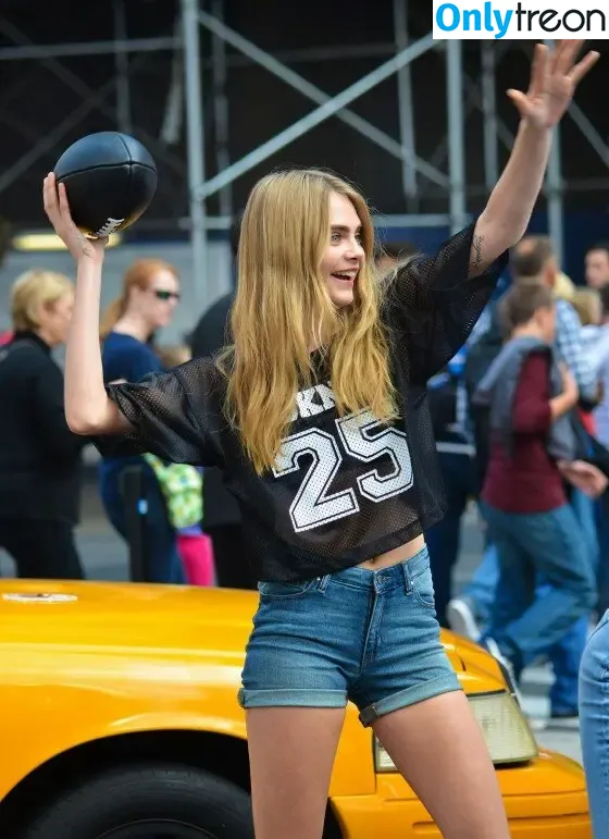Cara Delevingne nude photo #1497 (caradelevingne)