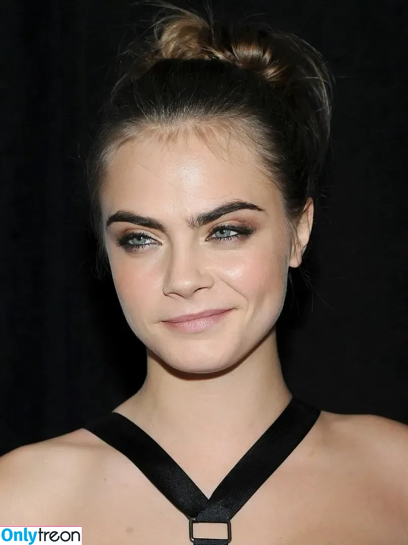 Cara Delevingne nude photo #1526 (caradelevingne)
