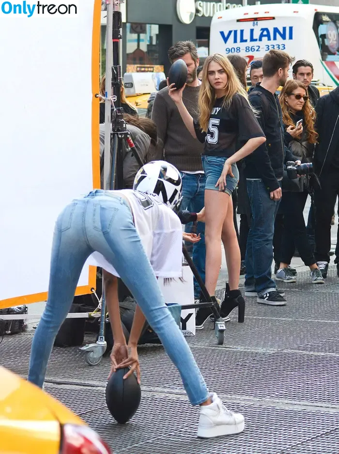 Cara Delevingne nude photo #1561 (caradelevingne)