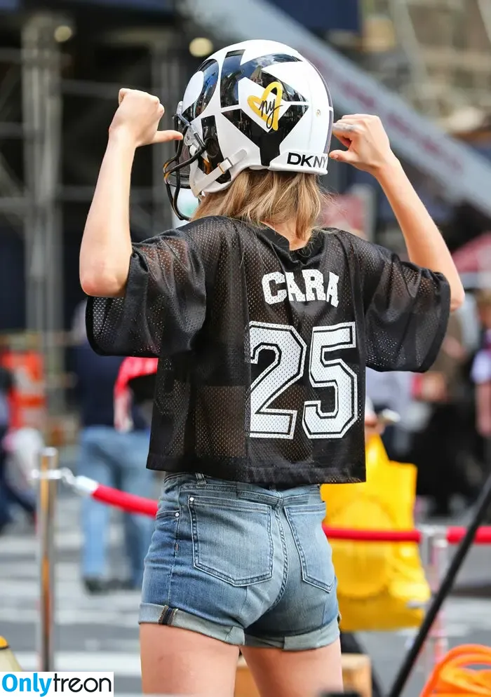 Cara Delevingne nude photo #1567 (caradelevingne)