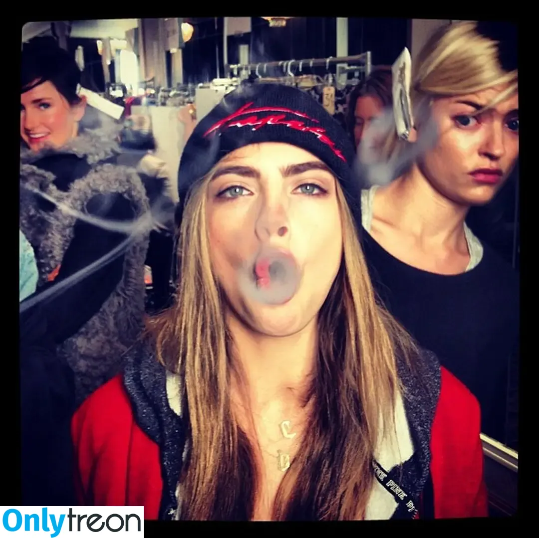 Cara Delevingne nude photo #1572 (caradelevingne)