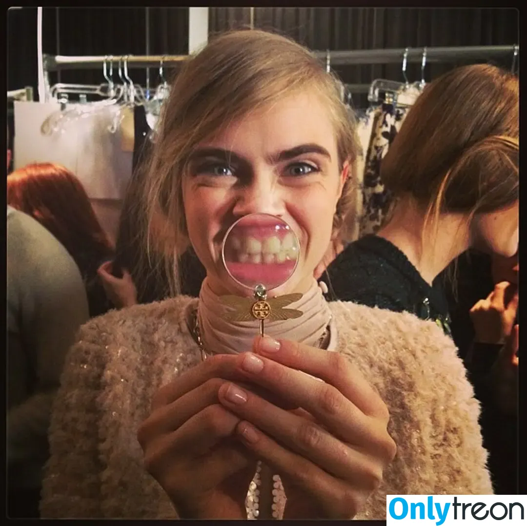 Cara Delevingne nude photo #1583 (caradelevingne)