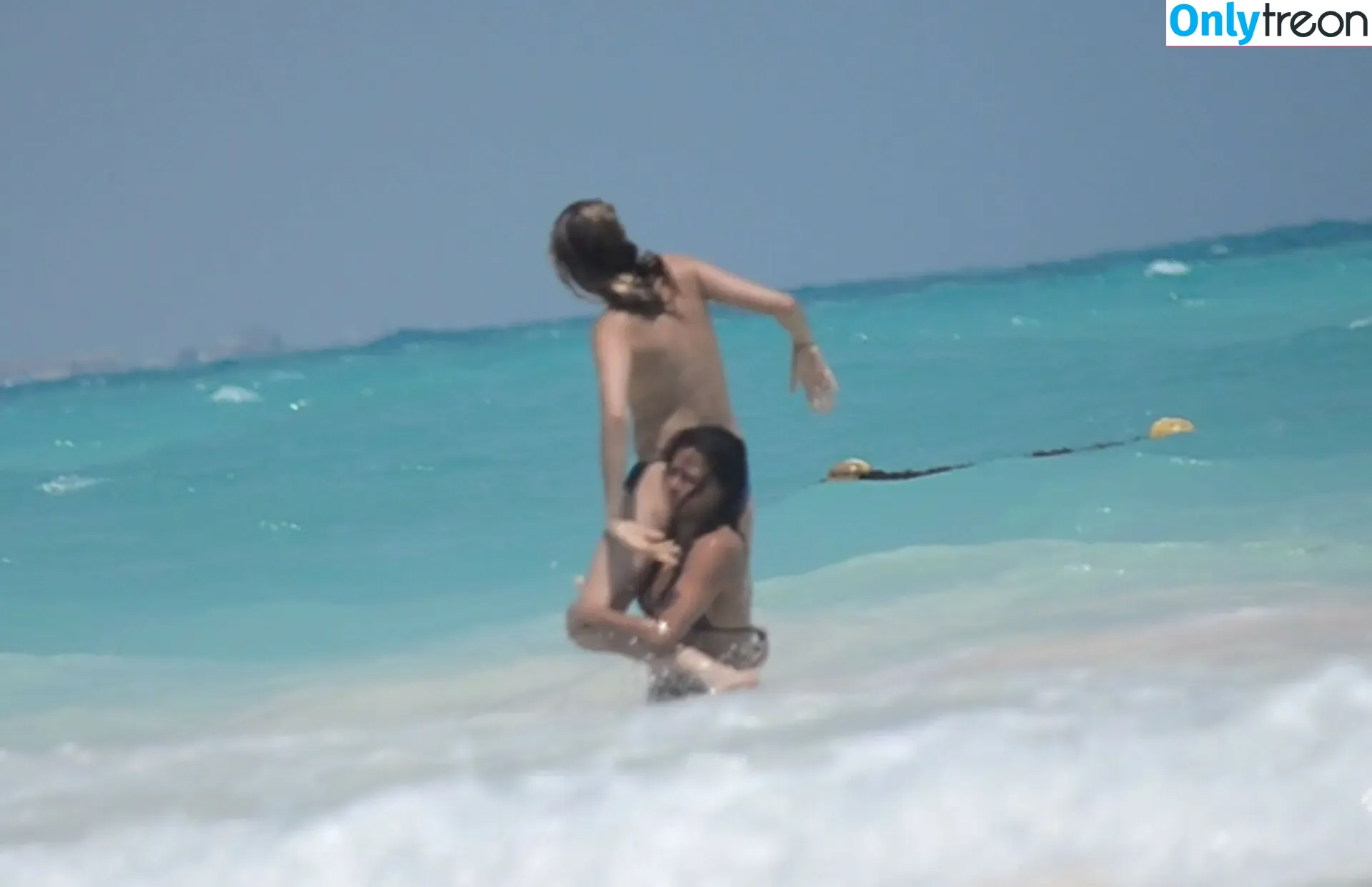 Cara Delevingne nude photo #1599 (caradelevingne)