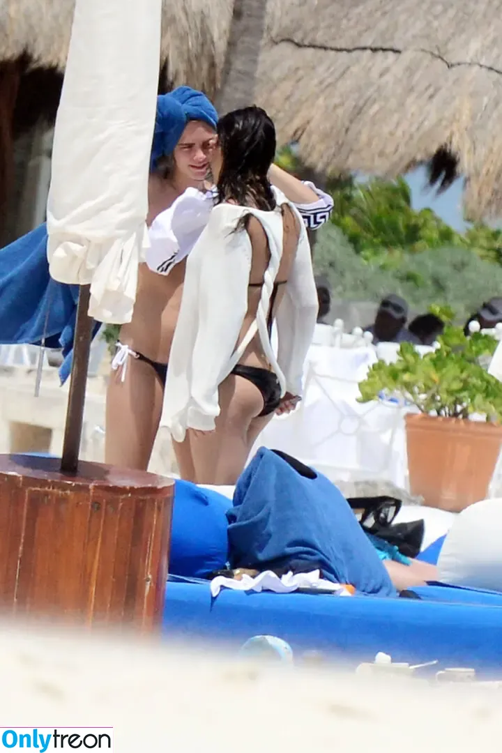 Cara Delevingne nude photo #1614 (caradelevingne)