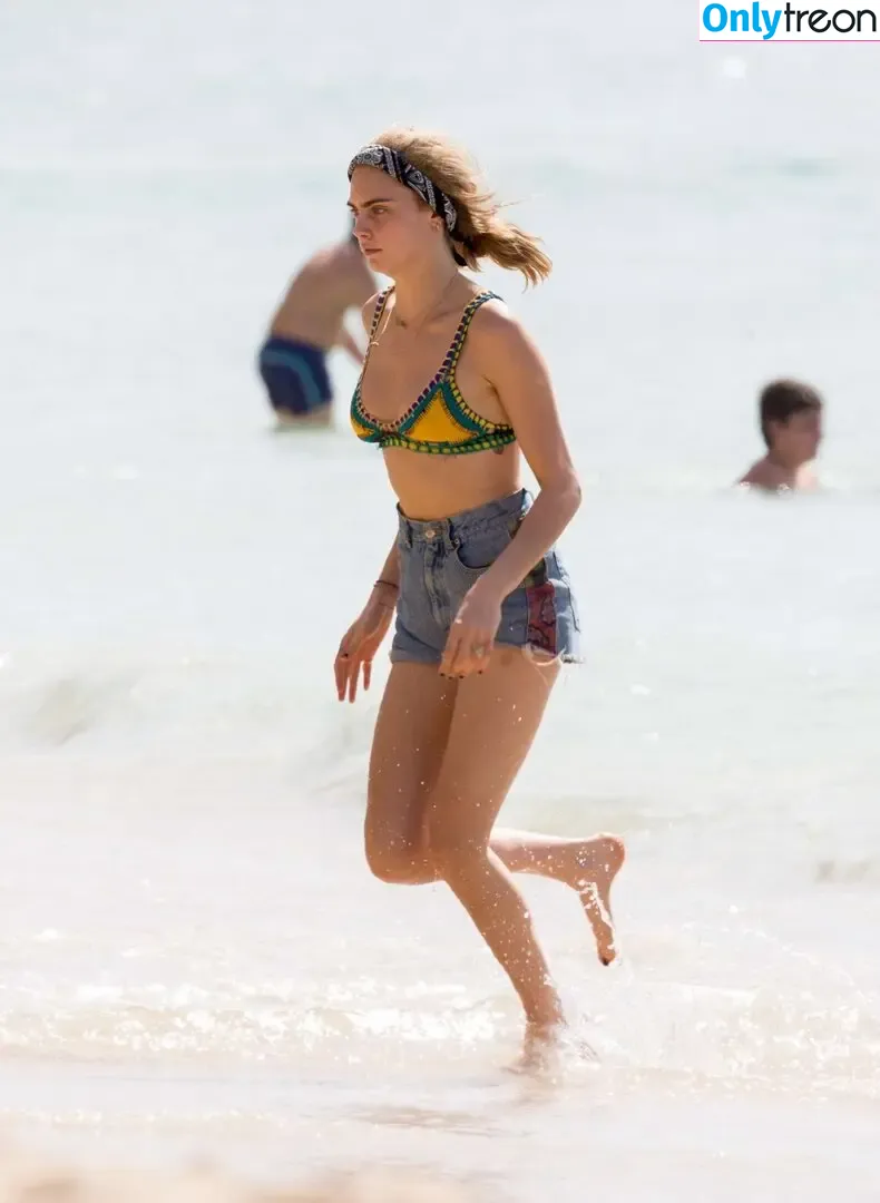 Cara Delevingne nude photo #1855 (caradelevingne)
