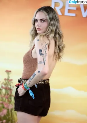 Cara Delevingne / caradelevingne nude photo #2664
