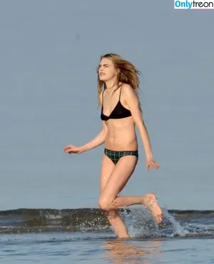 Cara Delevingne / caradelevingne nude photo #2680