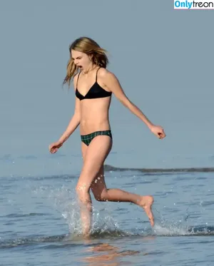 Cara Delevingne / caradelevingne nude photo #2681