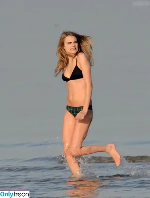 Cara Delevingne / caradelevingne nude photo #2682