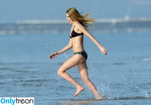 Cara Delevingne / caradelevingne nude photo #2688