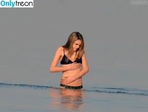 Cara Delevingne / caradelevingne nude photo #2692