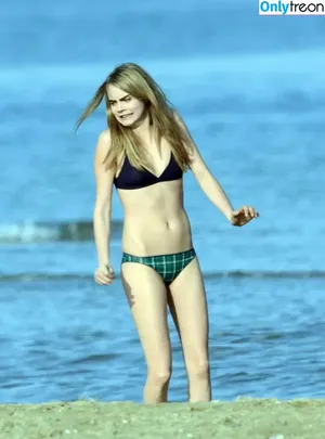 Cara Delevingne / caradelevingne nude photo #2699