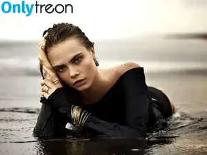 Cara Delevingne / caradelevingne nude photo #2705