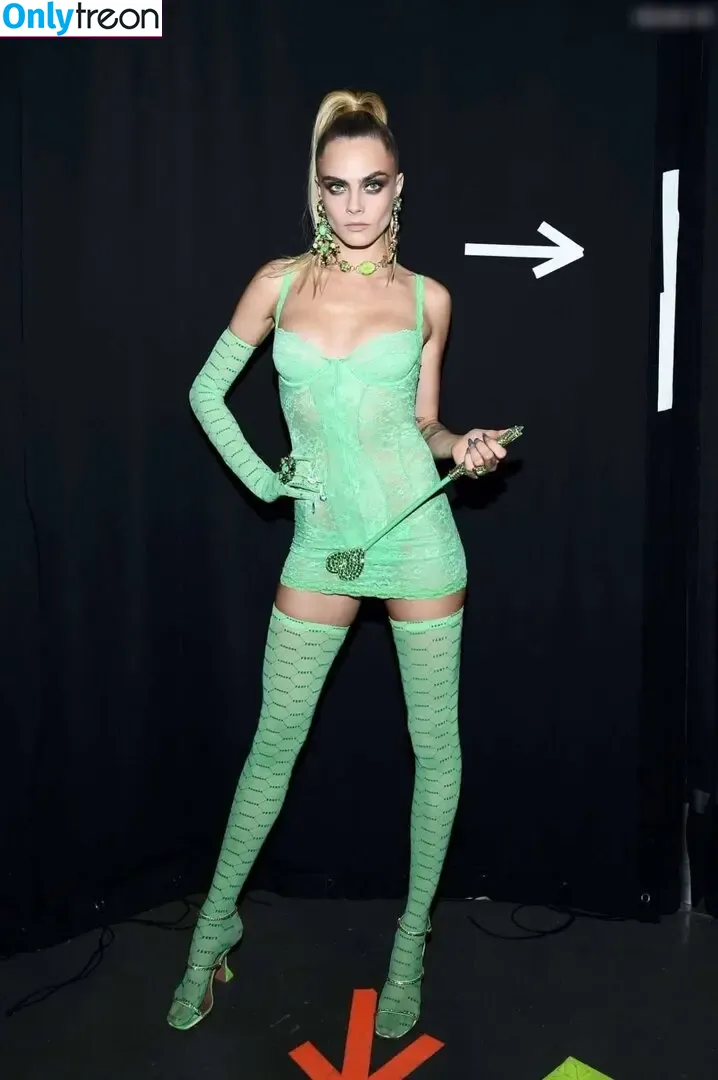 Cara Delevingne nude photo #2135 (caradelevingne)