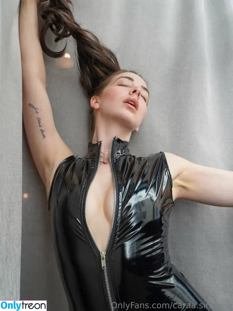 caraa.sinclairr nude photo #0002 (thecarasinclair)