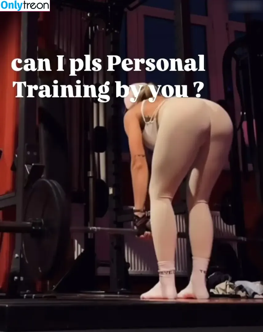 Caramella nude photo #0024 (kimcaramella)