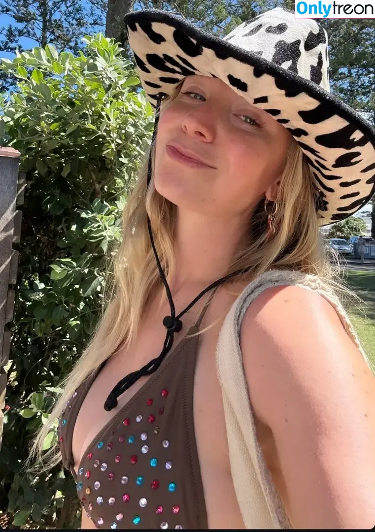 Caramella nude photo #0025 (kimcaramella)