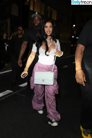 Cardi B / iamcardib nude photo #0418