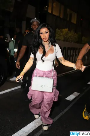 Cardi B / iamcardib nude photo #0419