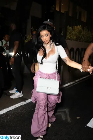 Cardi B / iamcardib nude photo #0421