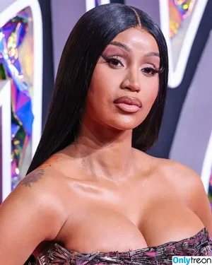 Cardi B / iamcardib nude photo #0782