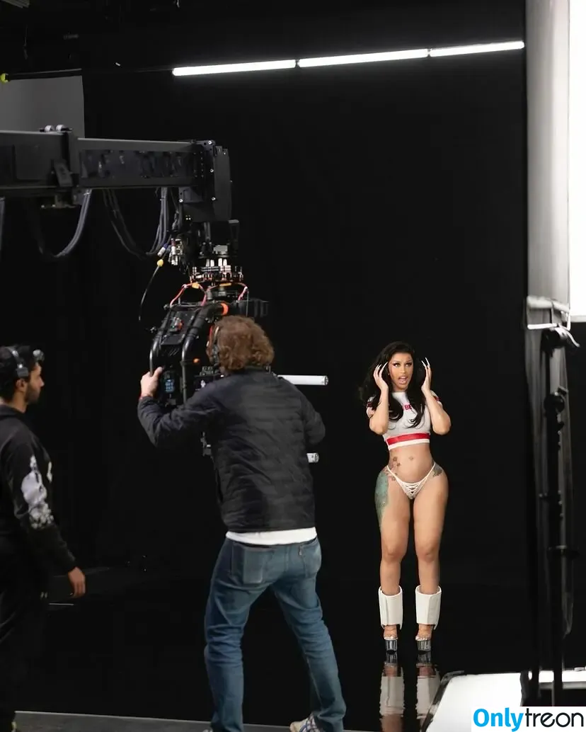 Cardi B nude photo #0380 (iamcardib)