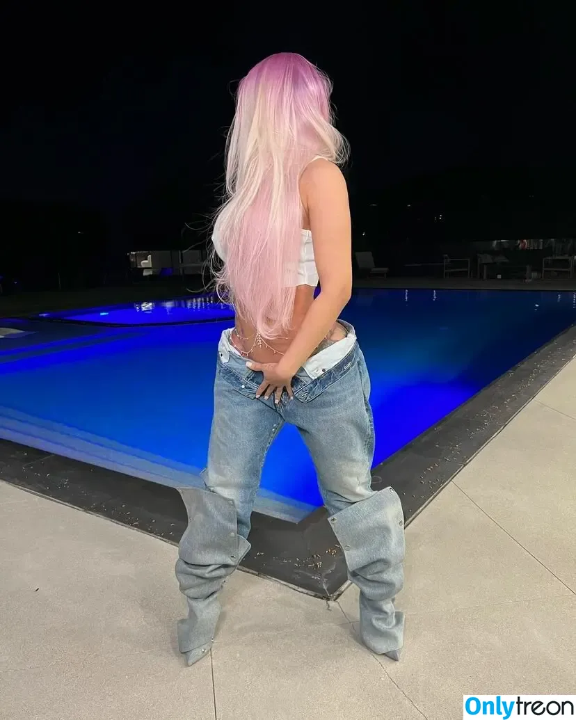 Cardi B nude photo #0390 (iamcardib)