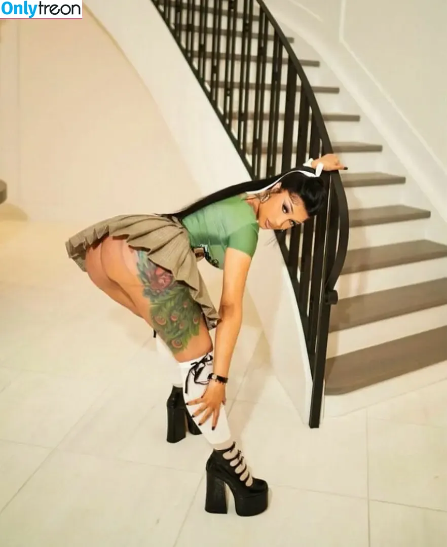 Cardi B nude photo #0403 (iamcardib)