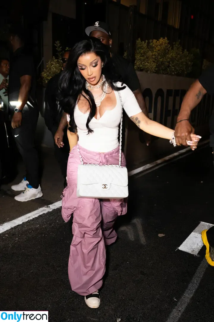 Cardi B nude photo #0417 (iamcardib)