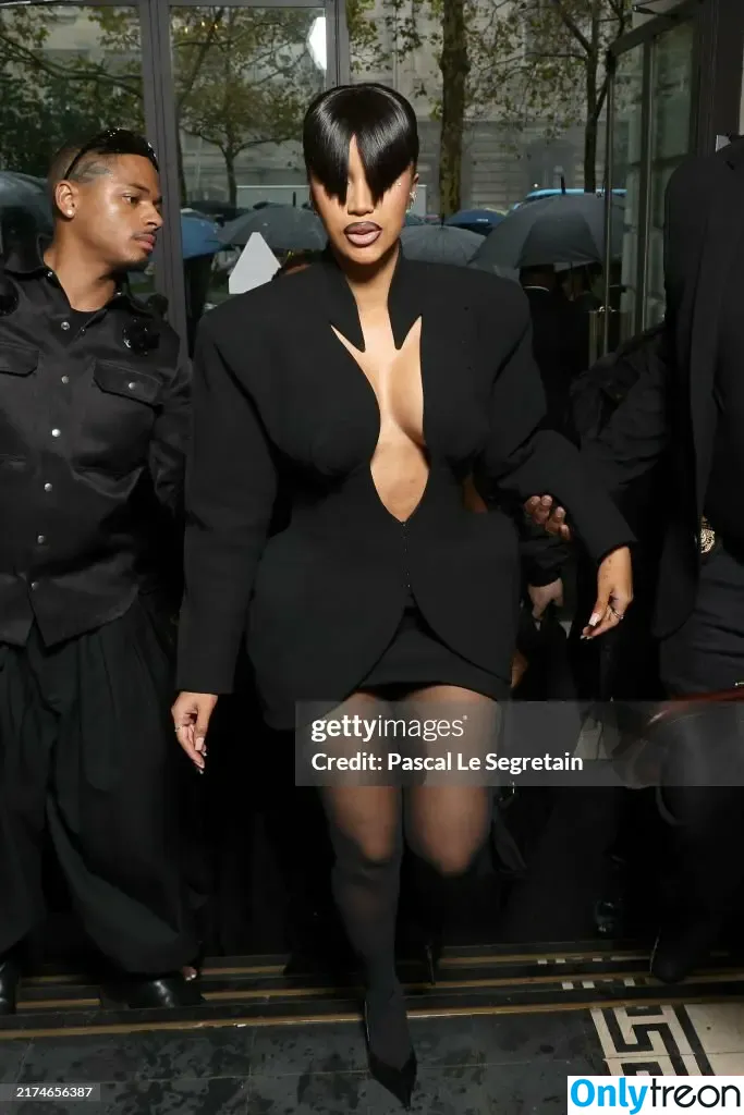 Cardi B nude photo #0640 (iamcardib)