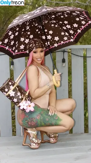 Cardi B / iamcardib nude photo #1096