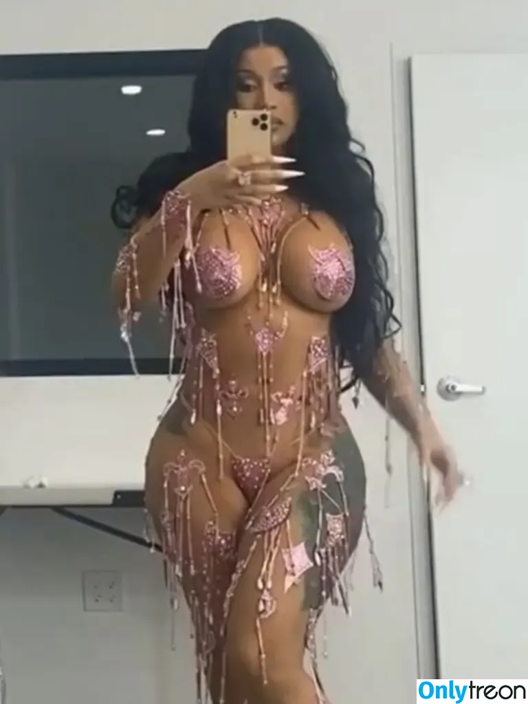 Cardi B nude photo #1064 (iamcardib)