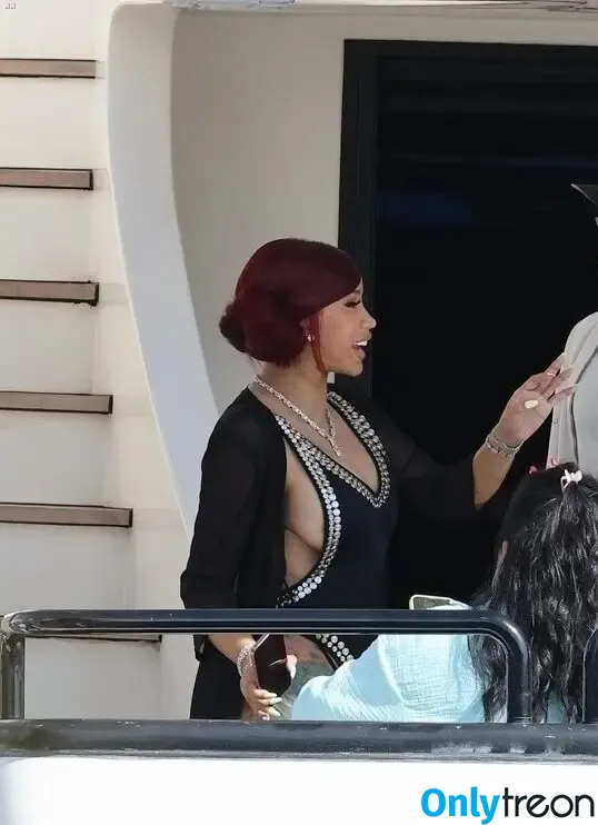 Cardi B nude photo #1082 (iamcardib)