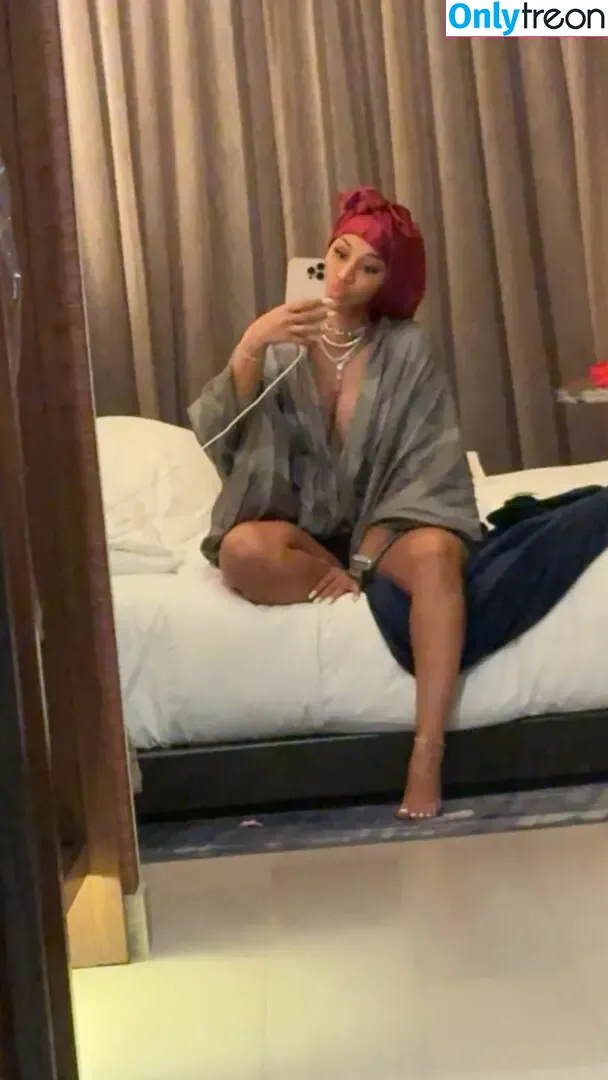 Cardi B nude photo #1089 (iamcardib)