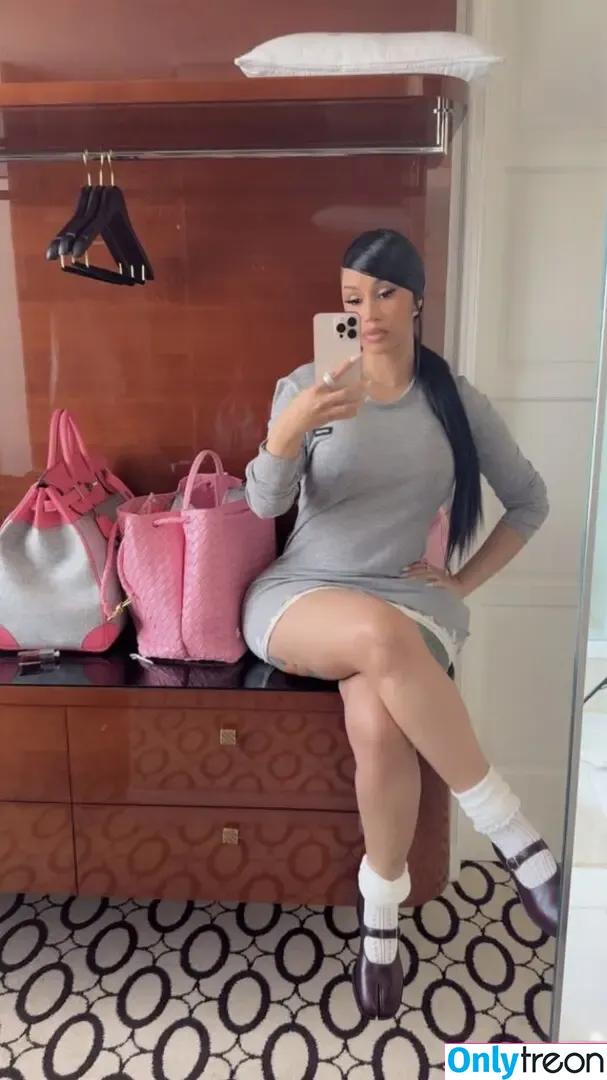 Cardi B nude photo #1095 (iamcardib)