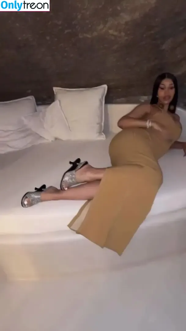 Cardi B nude photo #1130 (iamcardib)