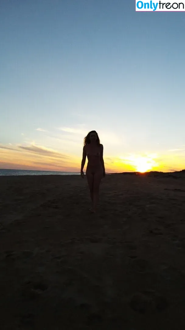 carinamoreschi nude photo #0001 (camoreschi)