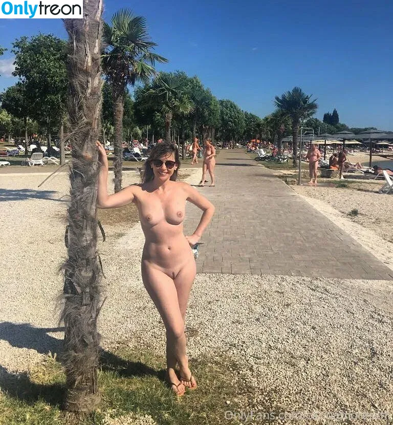 carinamoreschi nude photo #0042 (camoreschi)